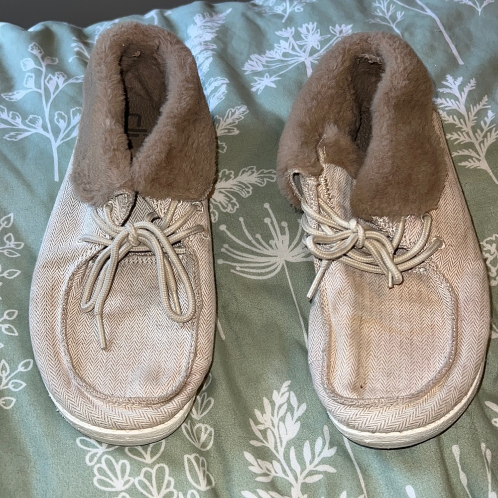 Hey dude shoes- tan